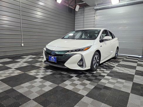 Used 2018 Toyota Prius Prime Advanced image 45