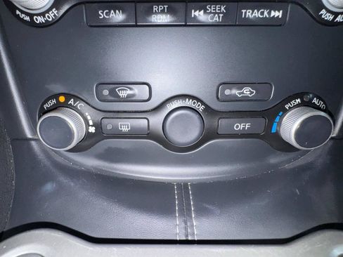 Used 2016 Nissan 370Z Touring RWD image 25