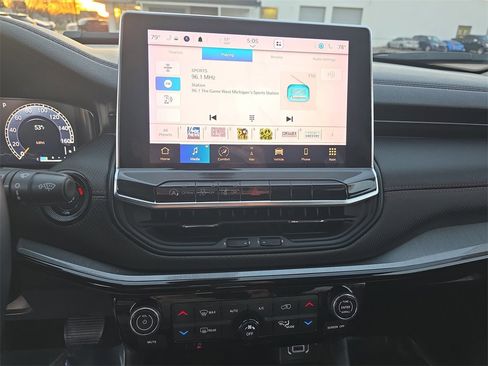 Used 2022 Jeep Compass Trailhawk w/ Trailhawk Elite Group image 19