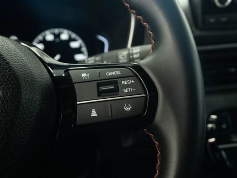 Certified 2025 Honda Pilot Sport image 7