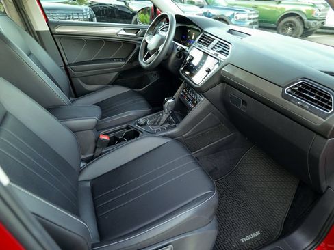 Used 2022 Volkswagen Tiguan SE AWD/4WD image 34