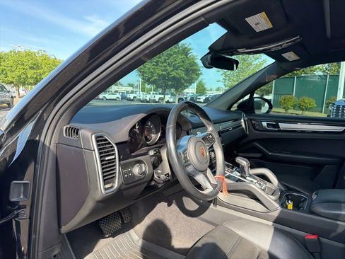 Used 2023 Porsche Cayenne Platinum Edition AWD/4WD image 9