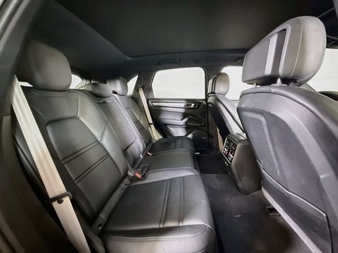 Certified 2023 Porsche Cayenne Platinum Edition AWD/4WD image 38