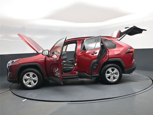 Used 2020 Toyota RAV4 XLE w/ Convenience Package image 30