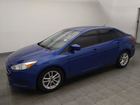 Used 2018 Ford Focus SE FWD image 2