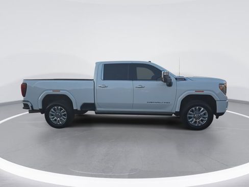 Used 2023 GMC Sierra 2500 Denali image 2