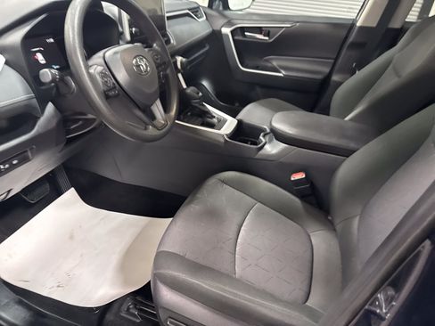 Used 2025 Toyota RAV4 XLE AWD/4WD image 13
