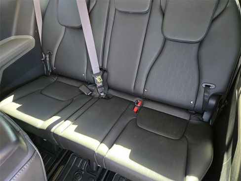 New 2026 Kia Carnival EX image 22