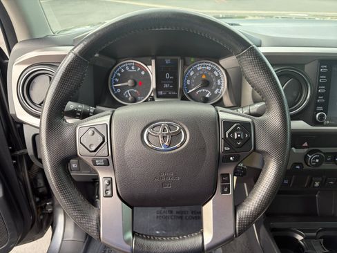 Used 2020 Toyota Tacoma SR5 RWD image 12