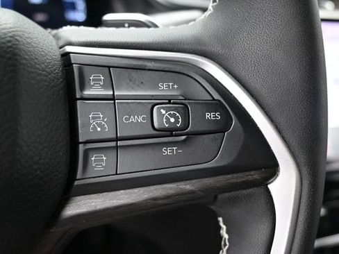 Used 2025 Jeep Grand Cherokee Limited w/ Black Appearance Package AWD/4WD image 29