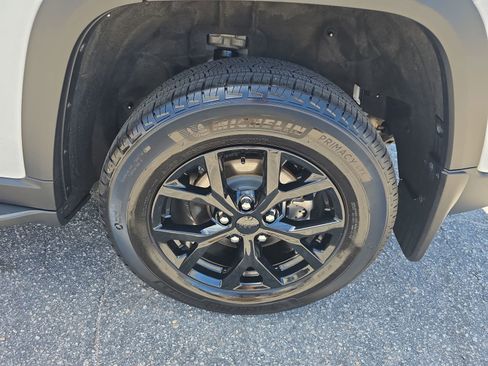 Used 2024 Jeep Grand Cherokee Altitude image 35