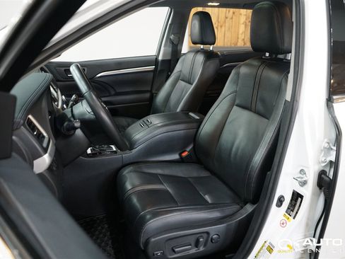 Used 2018 Toyota Highlander XLE image 15
