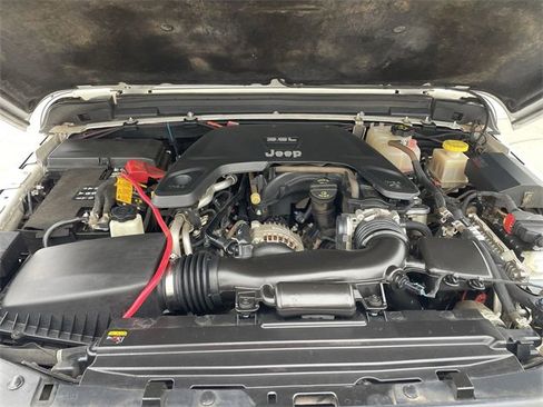 Used 2021 Jeep Gladiator Sport image 29