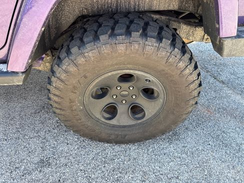 Used 2017 Jeep Wrangler Unlimited Sahara w/ Max Tow Package image 19