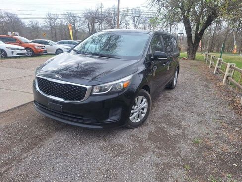 Used 2016 Kia Sedona LX w/ LX Convenience Package image 3