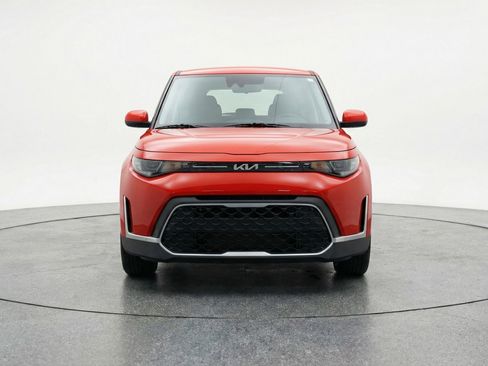 Used 2025 Kia Soul LX w/ LX Technology Package image 2