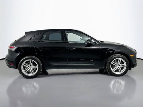 Certified 2024 Porsche Macan AWD/4WD image 8