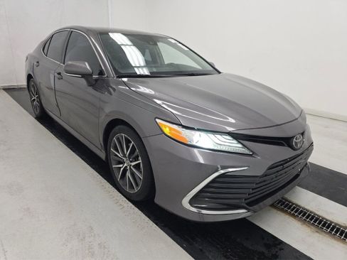 Used 2022 Toyota Camry XLE FWD image 6