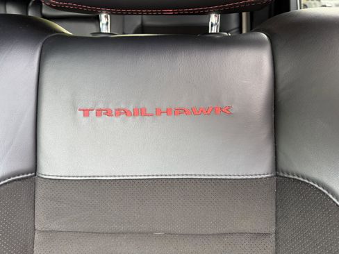 Used 2019 Jeep Grand Cherokee Trailhawk AWD/4WD image 13