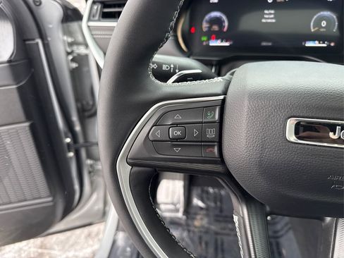 Used 2025 Jeep Grand Cherokee L Laredo w/ Luxury Tech Group I image 37