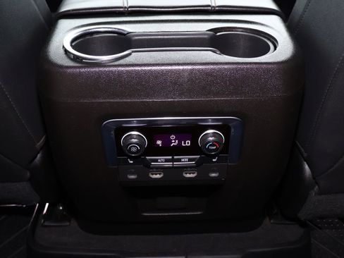 Used 2021 Chevrolet Suburban High Country image 14