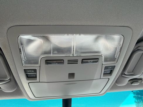 Used 2015 Toyota Camry SE w/ Moonroof Package FWD image 33