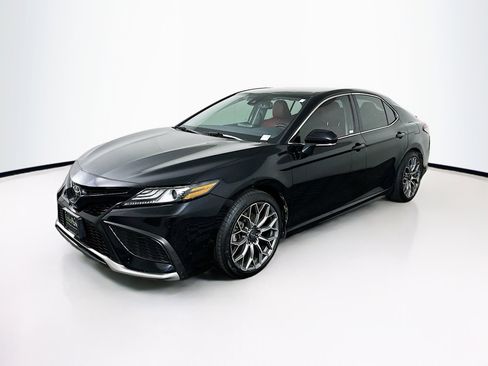 Used 2021 Toyota Camry XSE FWD image 3