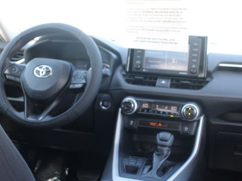 Used 2020 Toyota RAV4 XLE AWD/4WD image 22