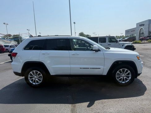 Used 2022 Jeep Grand Cherokee Laredo E AWD/4WD image 2
