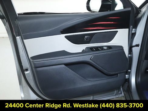Used 2025 Lincoln Nautilus Premier AWD/4WD image 15