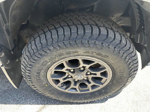 Used 2017 Toyota Tacoma SR5 w/ Tow Package AWD/4WD image 4