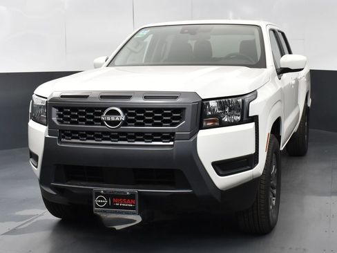 Used 2025 Nissan Frontier SV w/ Tow Package image 3
