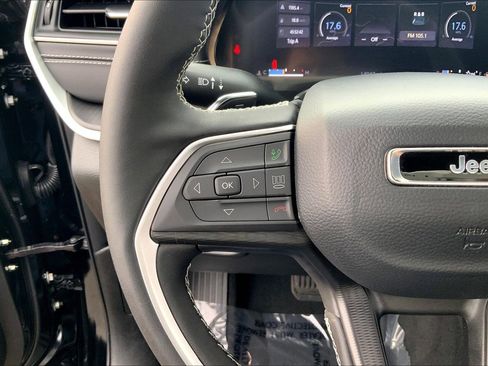 Certified 2025 Jeep Grand Cherokee Altitude image 22