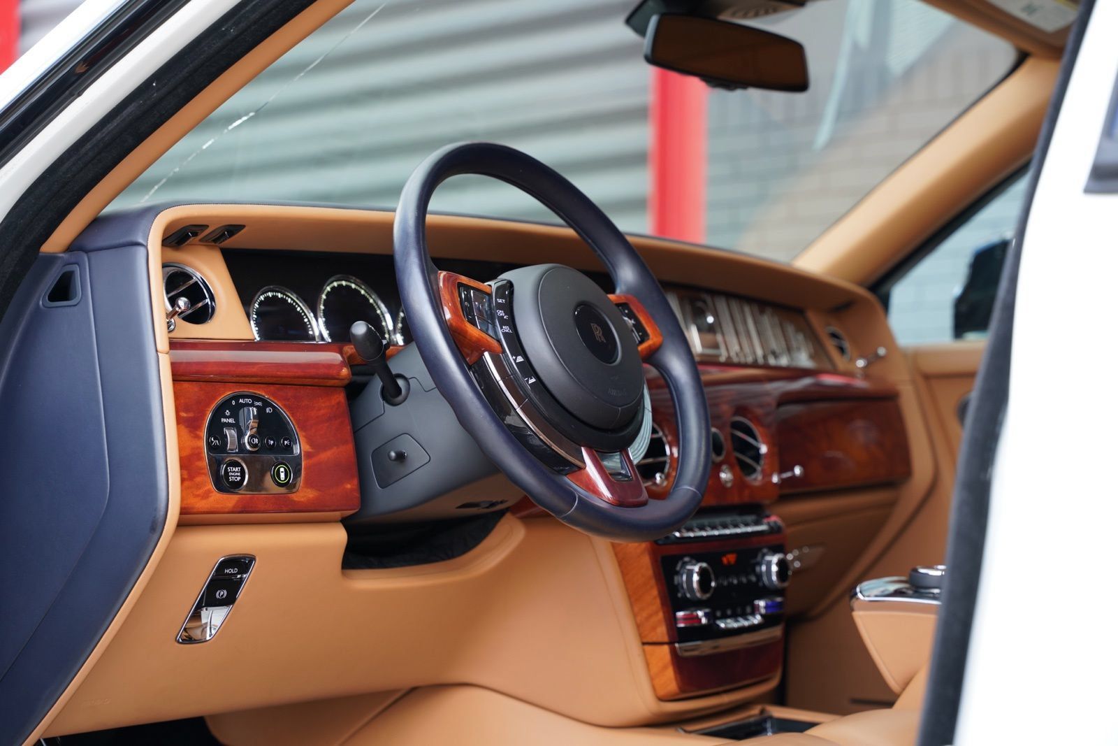 Used 2018 Rolls-Royce Phantom Extended Wheelbase RWD image 21