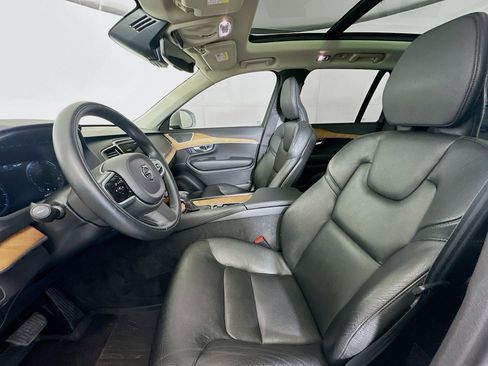 Used 2022 Volvo XC90 T5 Momentum w/ Advanced Package image 13
