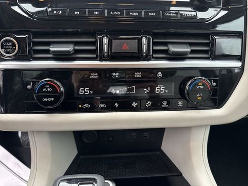 Used 2024 Nissan Pathfinder SL w/ SL Premium Package image 20