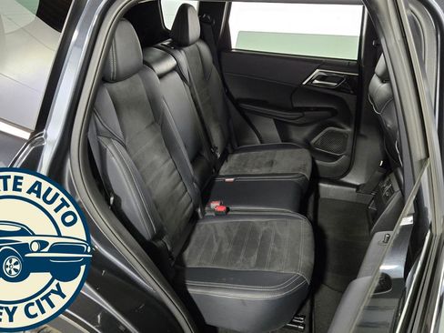 Used 2024 Mitsubishi Outlander SE image 30