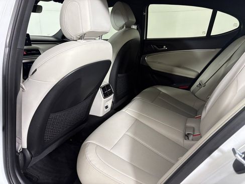 Used 2024 Genesis G70 2.5T image 39