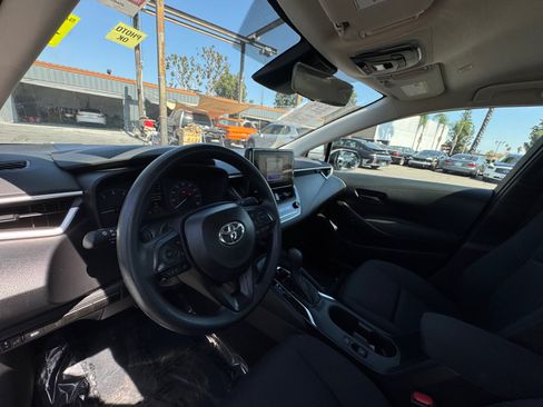 Used 2025 Toyota Corolla LE w/ LE Premium Package FWD image 21