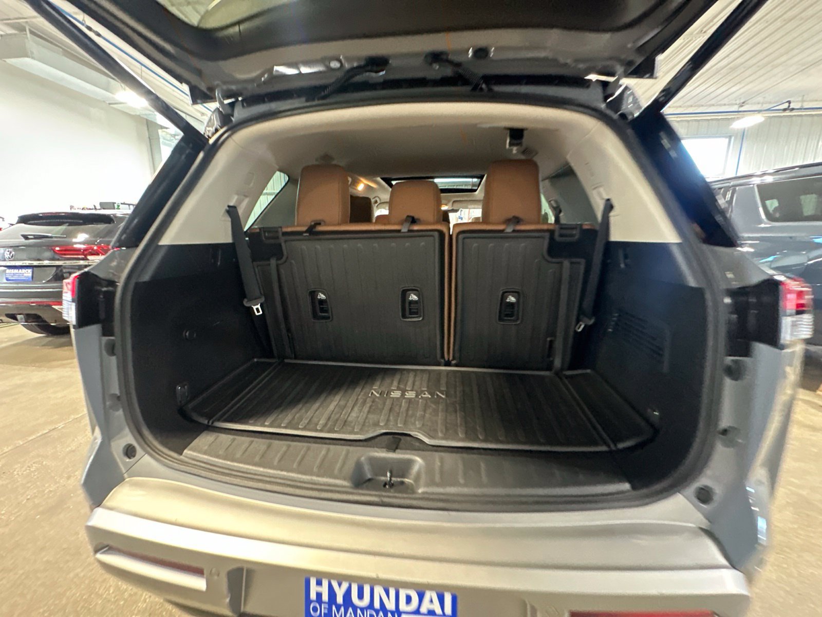 Used 2022 Nissan Pathfinder Platinum w/ Cargo Package AWD/4WD image 28