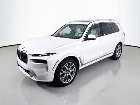 Used 2024 BMW X7 xDrive40i w/ Parking Assistance Package image 3