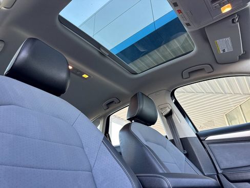 Used 2025 Volkswagen Jetta SE FWD image 16
