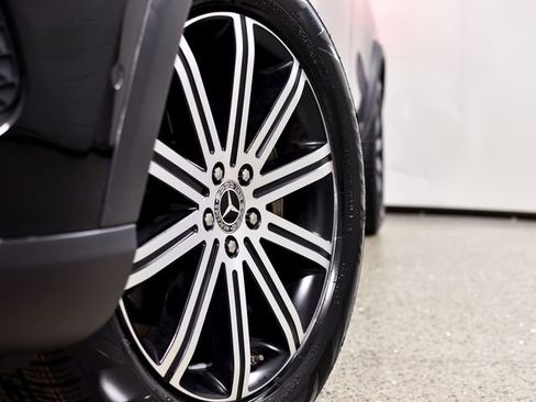 Used 2024 Mercedes-Benz GLE 350 4MATIC image 9