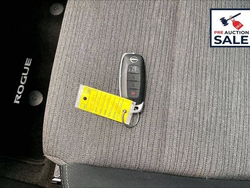 Used 2023 Nissan Rogue SV FWD image 11