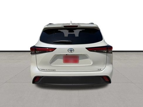 Used 2021 Toyota Highlander XLE FWD image 6