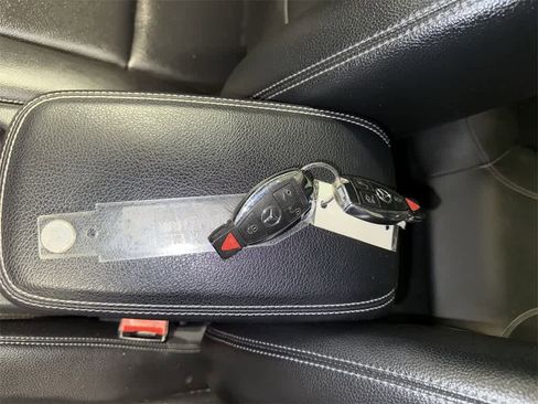 Used 2019 Mercedes-Benz GLA 250 4MATIC image 32