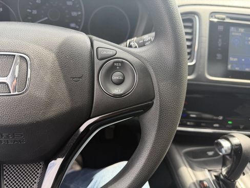 Used 2018 Honda HR-V EX image 32