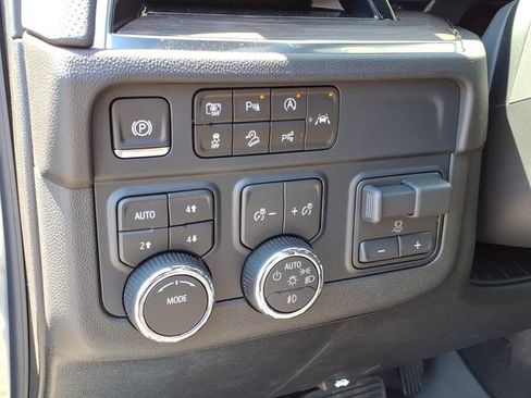 New 2026 Chevrolet Suburban Premier AWD/4WD image 22