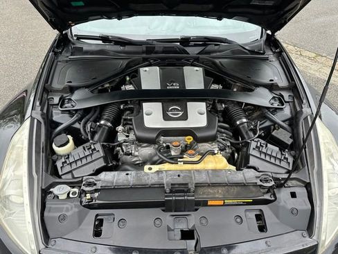 Used 2014 Nissan 370Z Touring RWD image 17