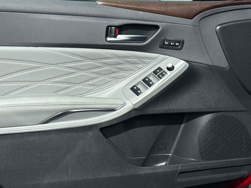 Used 2019 Toyota Avalon Limited FWD image 17